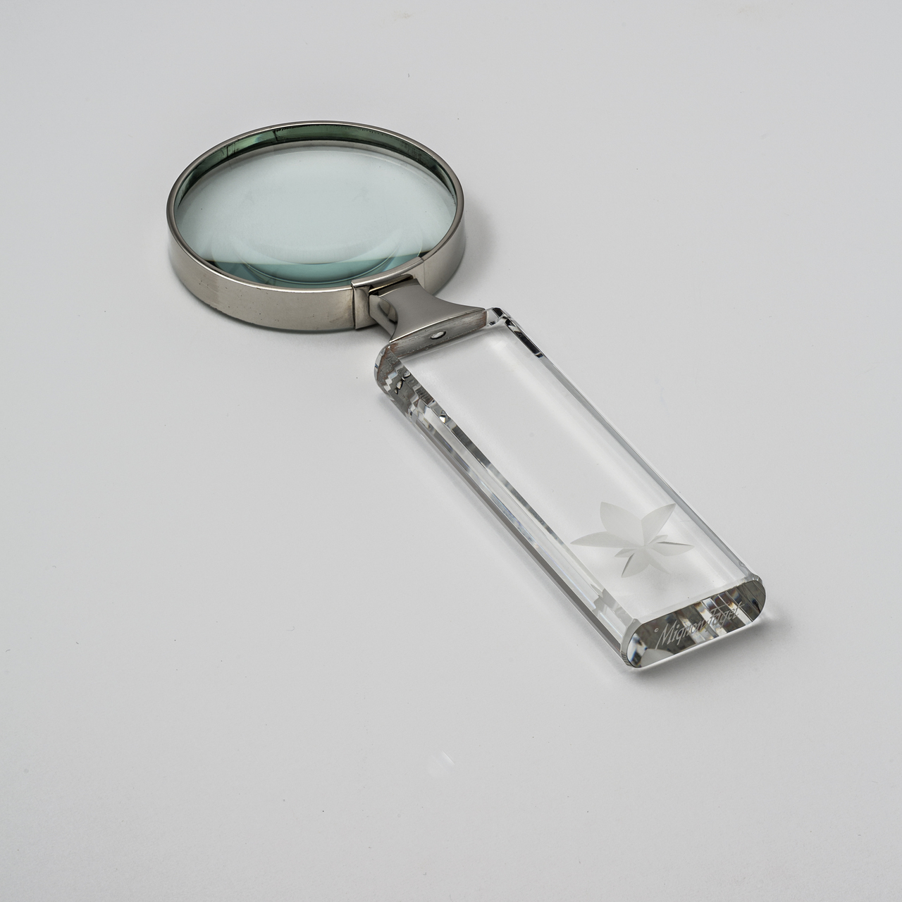 Crystal Magnifying Glass - La Bella Fiona